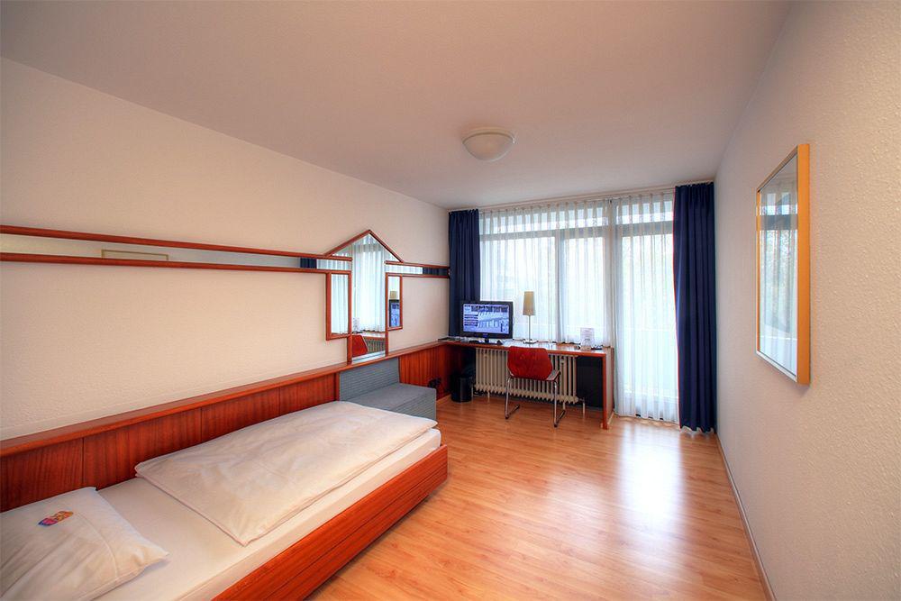 Hotel Berlin Зиндельфинген Экстерьер фото